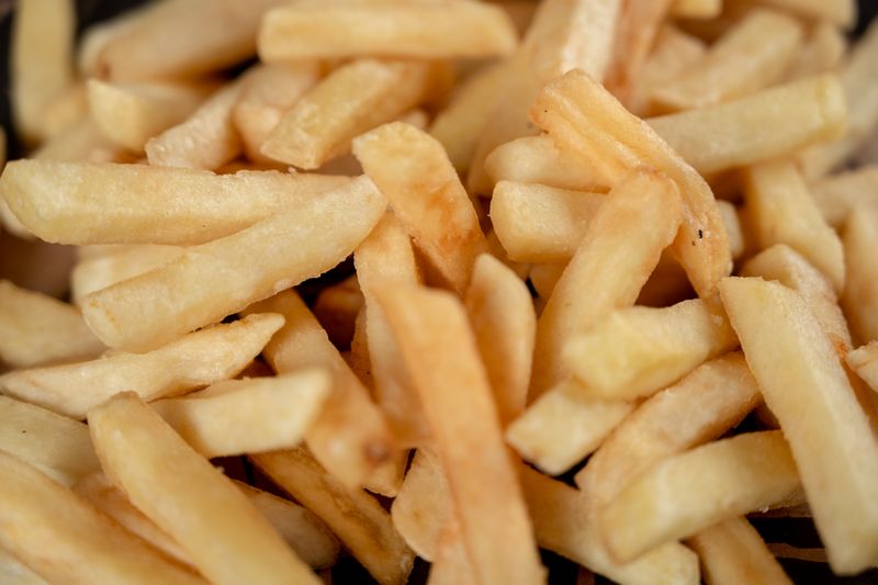 Pommes Frites knusprig und goldgelb frittiert