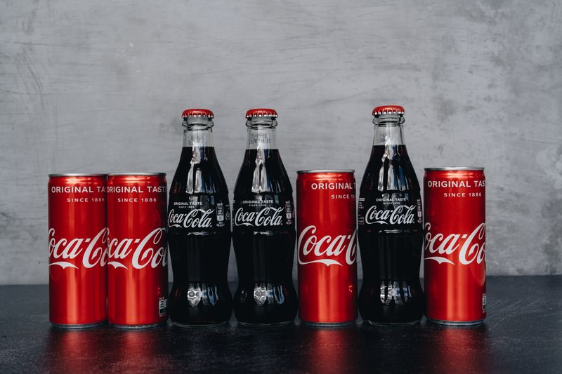 Softgetränke Cola, Fanta und Sprite in Flaschen